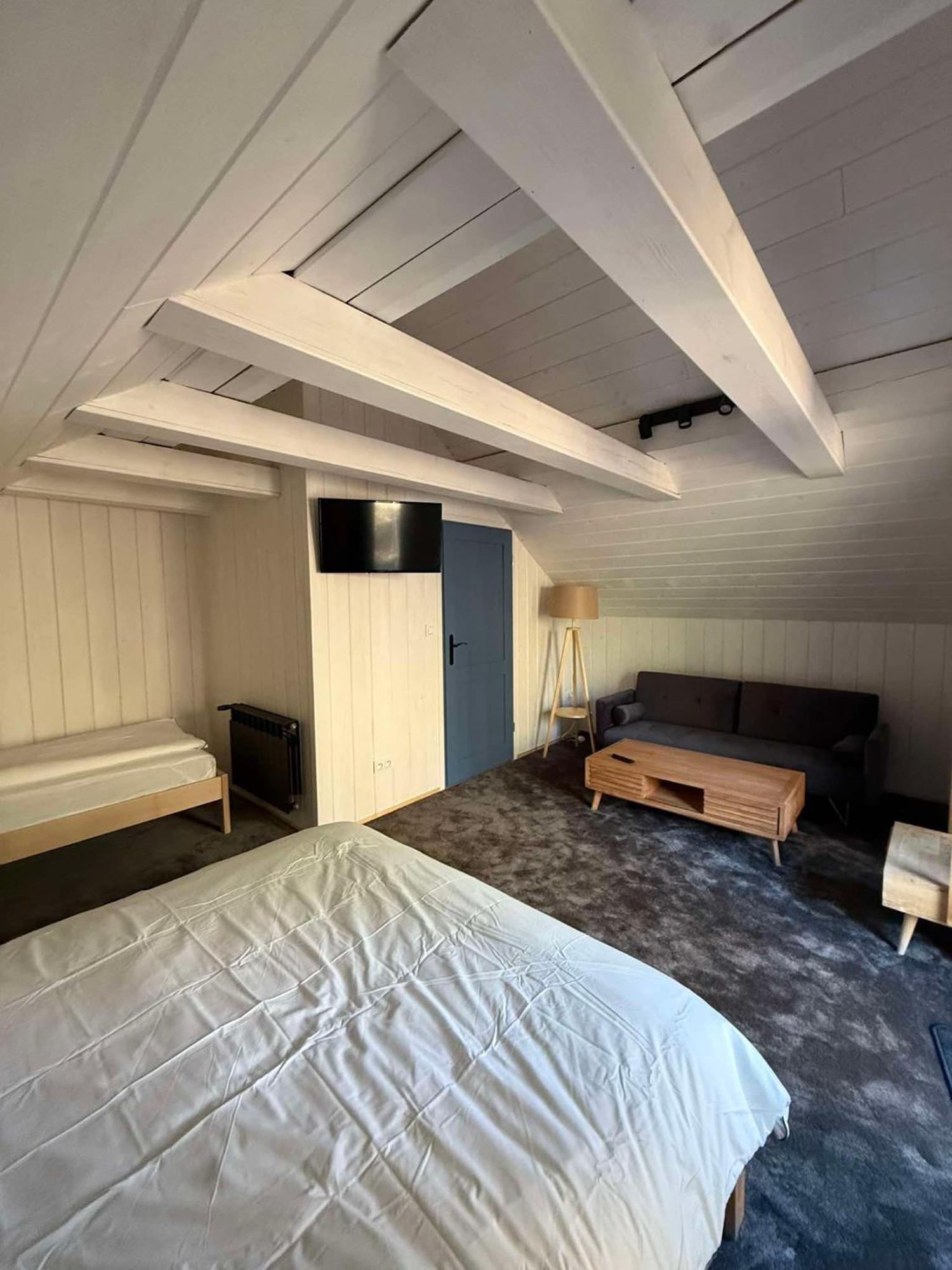 Oberza Pod Zlotym Prosiakiem Hotel Nieborów Eksteriør billede