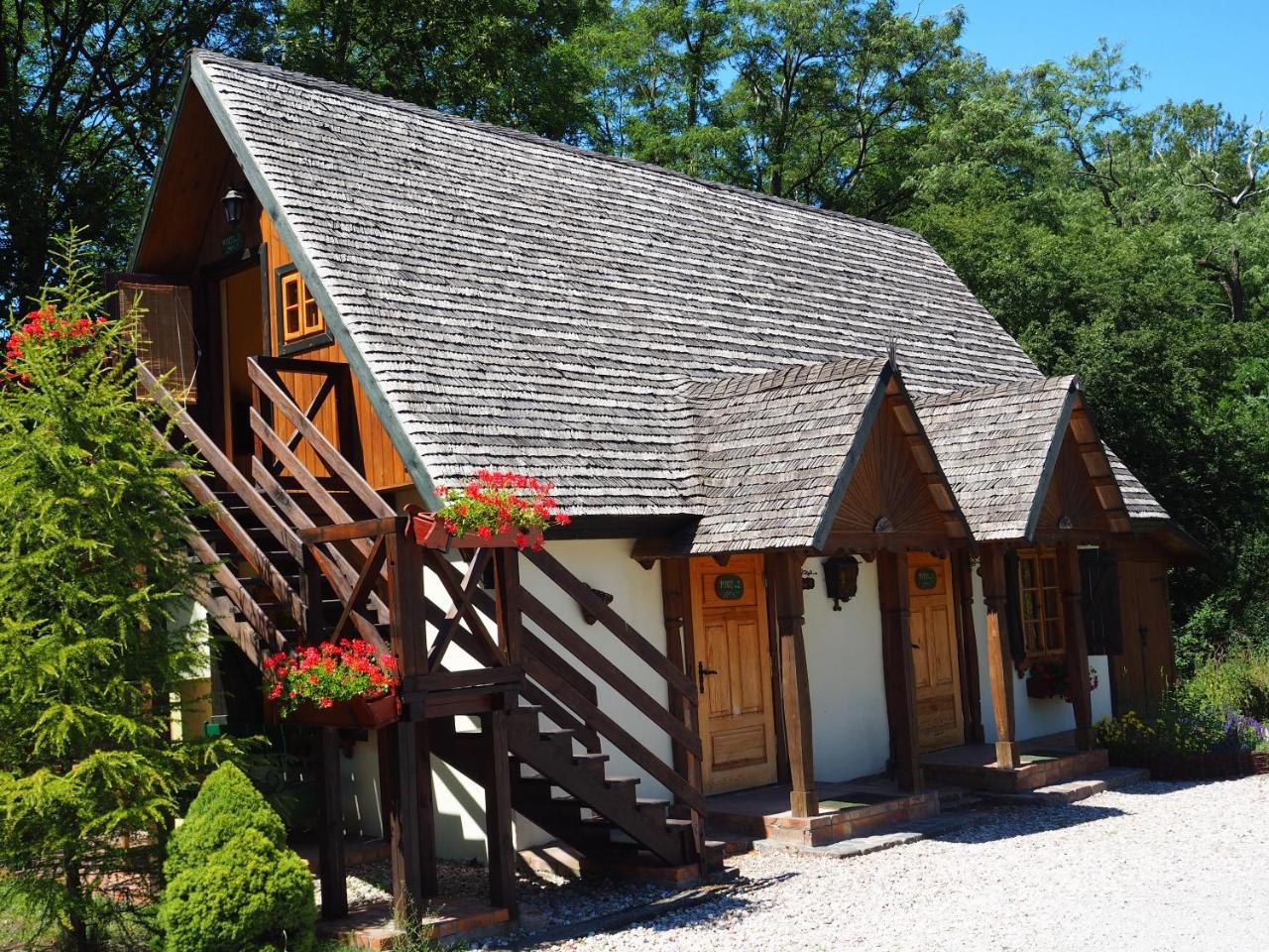 Oberza Pod Zlotym Prosiakiem Hotel Nieborów Eksteriør billede
